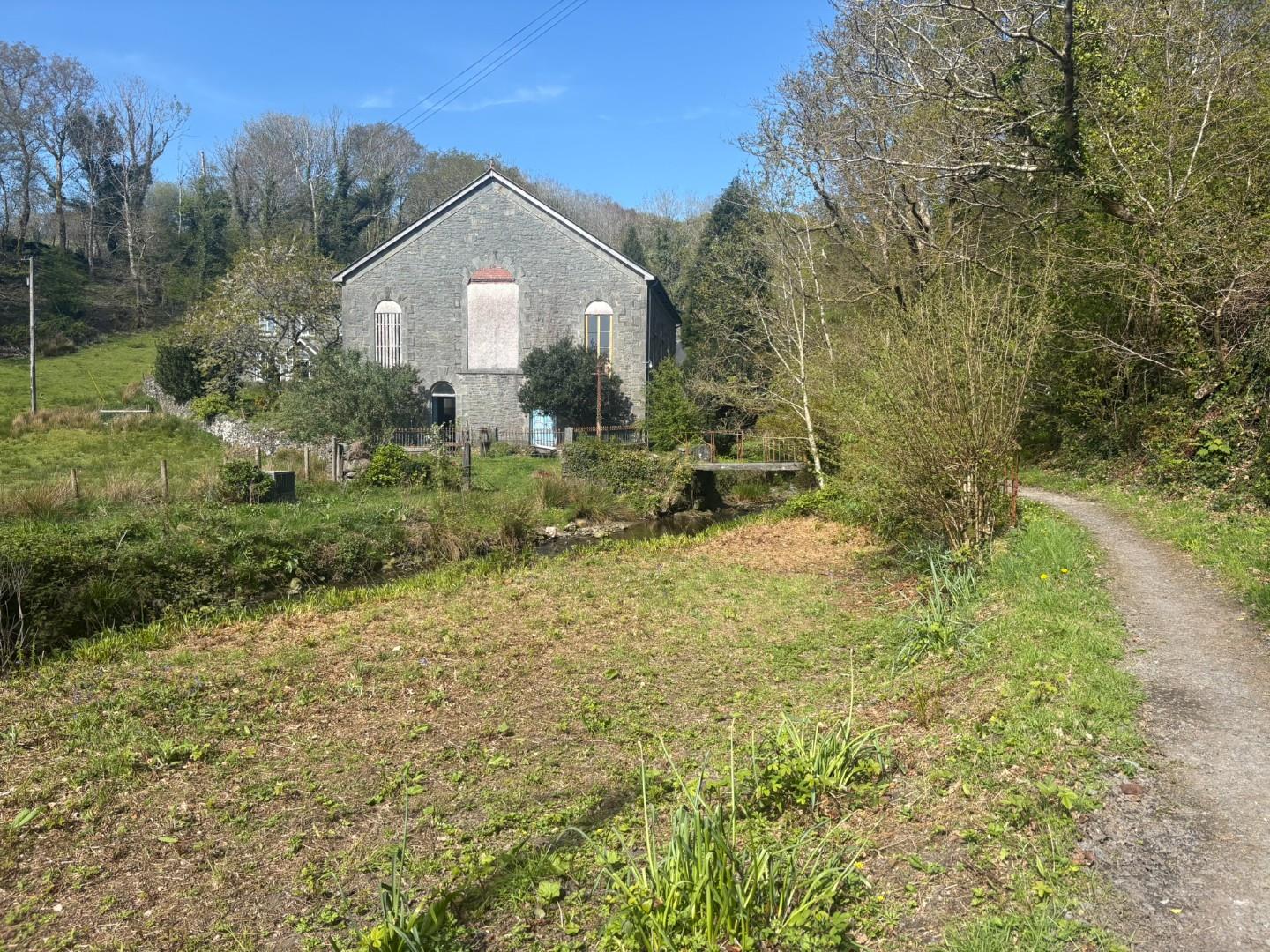Public Footpath to House.JPEG